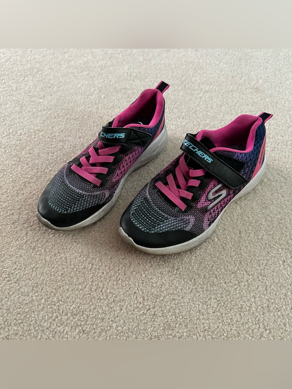 Skechers Kids Black and Pink Light-Up Sneakers US4